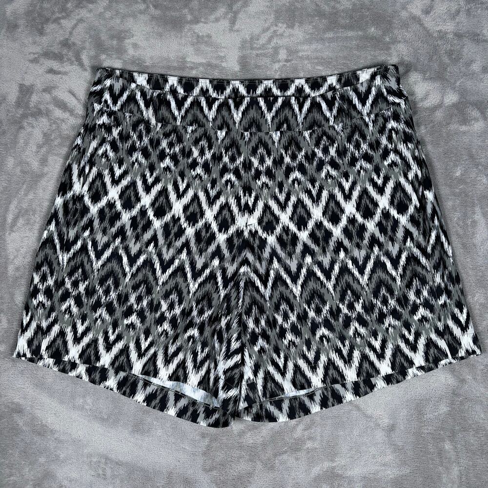 Spanx Women’s Grey Ikat Chevron Pull-On Stretch Shorts Size M